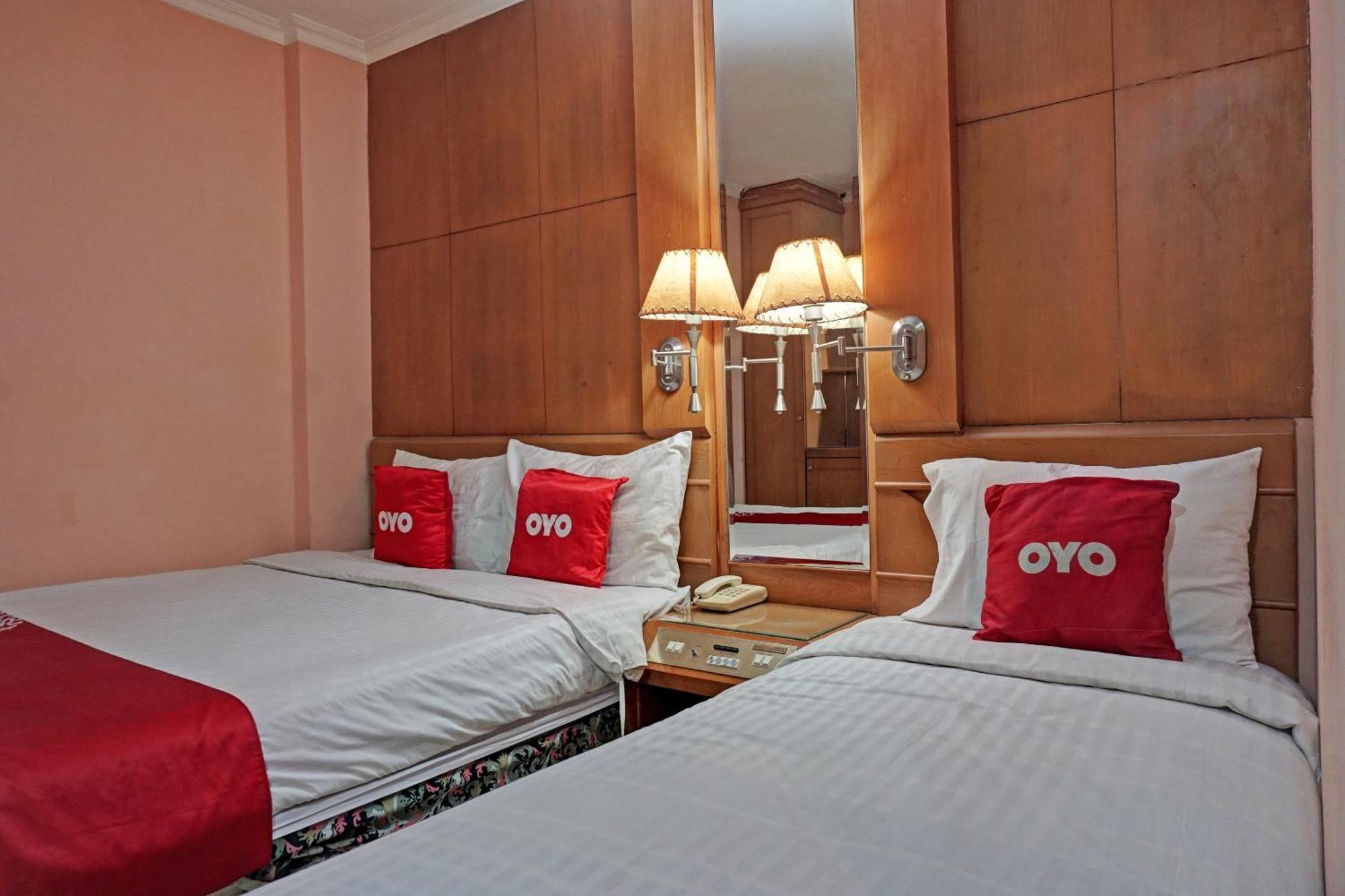 Oyo 671 Hotel Capitol Jakarta Exterior foto