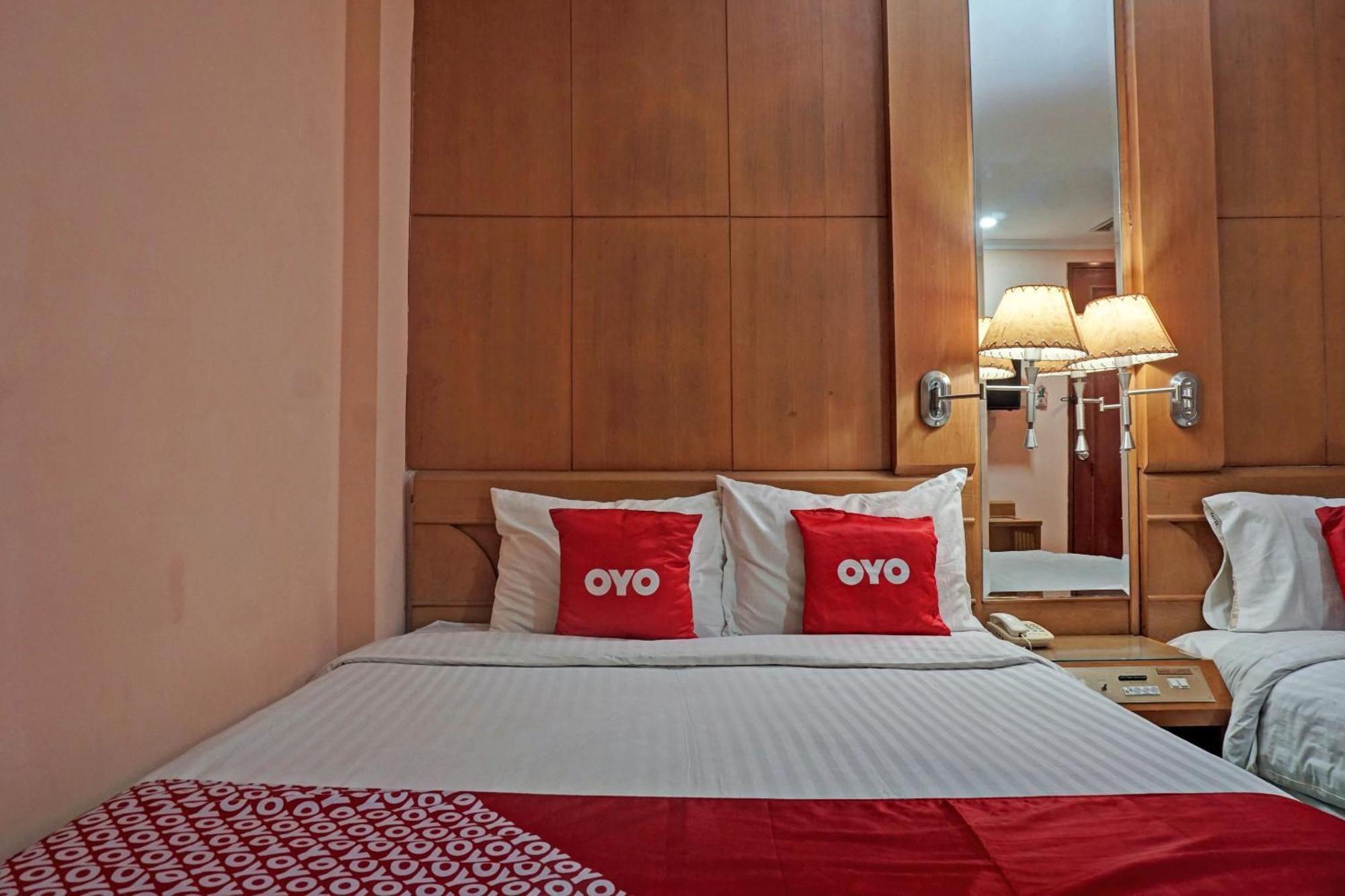 Oyo 671 Hotel Capitol Jakarta Exterior foto