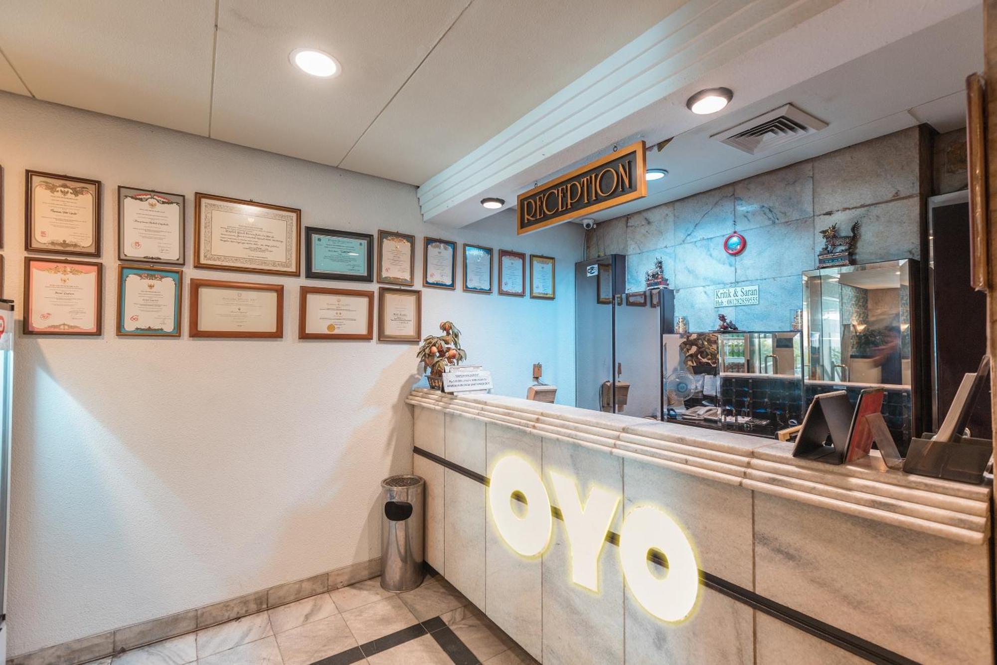 Oyo 671 Hotel Capitol Jakarta Exterior foto