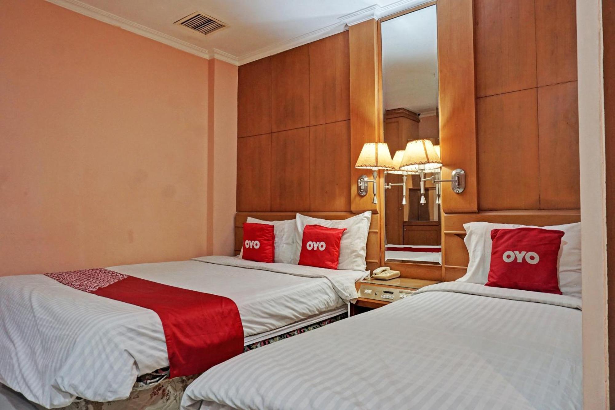 Oyo 671 Hotel Capitol Jakarta Exterior foto